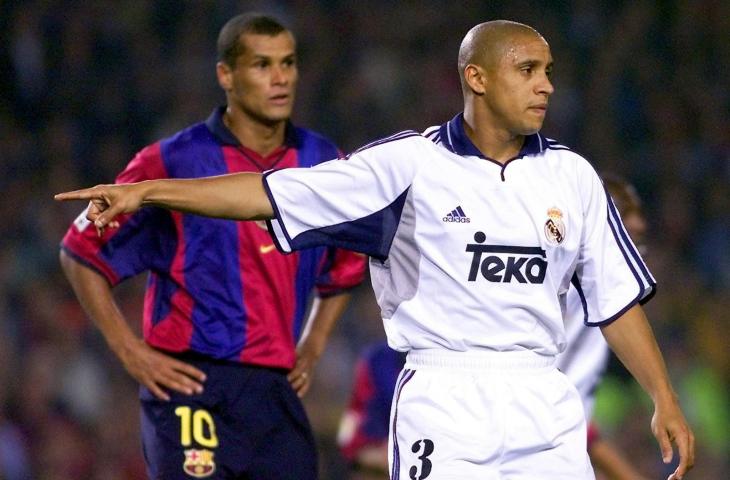 Pemain Real Madrid, Roberto Carlos dan Pemain Barcelona, Rivaldo (AFP)