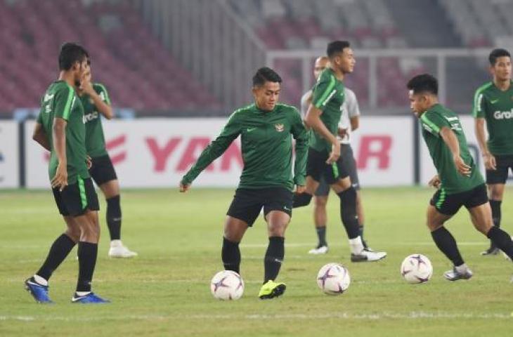 Skuat Timnas Indonesia berlatih jelang laga lanjutan Piala AFF 2018 kontra Timor Leste di Stadion Utama Gelora Bung Karno, Jakarta. [ANTARA FOTO/Akbar Nugroho Gumay]