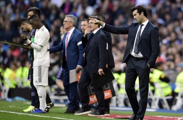 Santiago Solari saat memimpin Real Madrid melawan Real Valladolid pada 3 November 2018 (Javier Soriano/AFP)