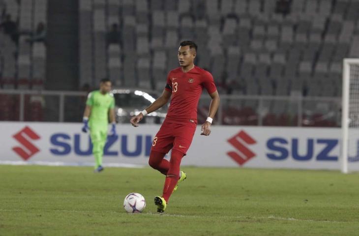 Pemain Timnas Indonesia, Hansamu Yama menggiring bola saat melawan Timor Leste di Piala AFF 2018, Selasa (13/11/2018) (AFF)