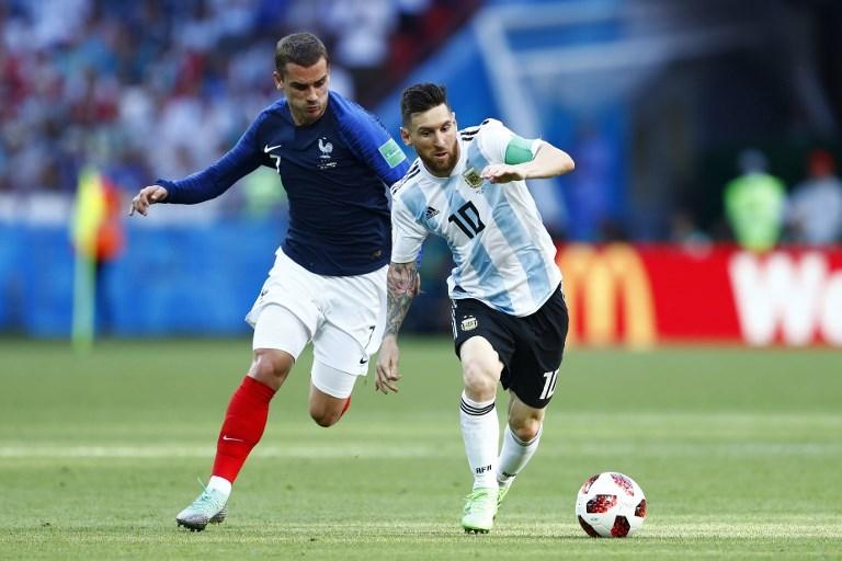 Duel Antoine Griezmann dan Lionel Messi di Piala Dunia 2018 (Benjamin Cremel/AFP)