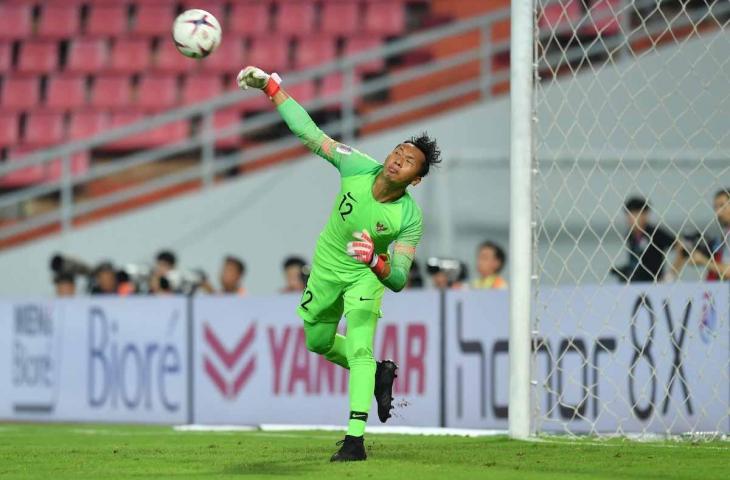 Kiper Timnas Indonesia, Awan Setho Raharjo saat melawan Thailand di Piala AFF 2018 di Stadion Rajamanggala, Thailand, Sabtu (17/11/2018) (AFF)