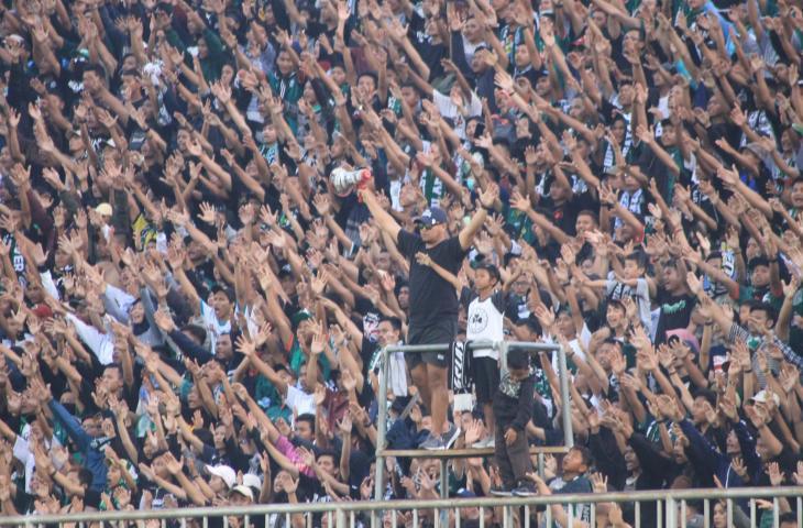 Koreografi Brigata Curva Sud Suporter PSS Sleman (Stephanus Aranditio/chatwithamelia.xyz)