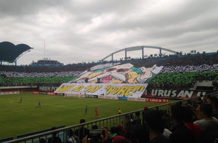 Koreografi Sleman Fans untuk PSS Sleman. [Andiarsa Nata/chatwithamelia.xyz]