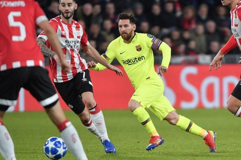 Aksi Lionel Messi saat berhadapan dengan PSV Eindhoven di Liga Champions pada 28 November 2018 (Emmanuel Dunand/AFP)