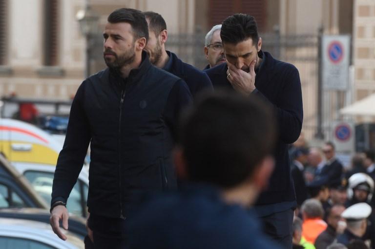 Giorgio Chiellini, Gianluigi Buffon and Andrea Barzagli saat tiba di acara pemakaman Davide Astori di Florence pada 8 Maret 2018 (Filippo Monteforte/AFP)