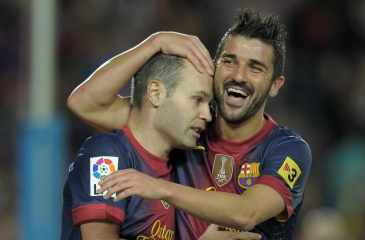 Pemain Barcelona Andres Iniesta dan David Villa (AFP)