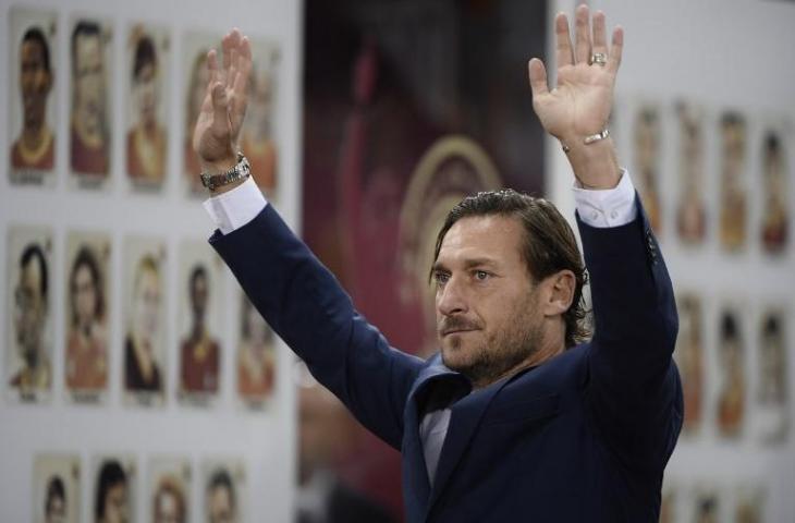 Mantan pemain AS Roma, Francesco Totti saat laga AS Roma vs Real Madrid di Liga Champions pada 27 November 2018. (Filippo Monteforte/AFP)