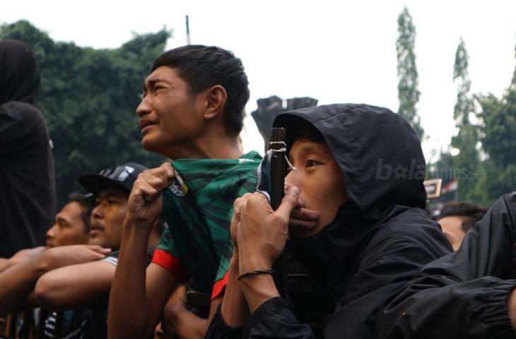 Suporter PSS Sleman menangis saat melihat perjuangan skuat Super Elja dalam sebuah video (Andiarsa Nata/chatwithamelia.xyz)