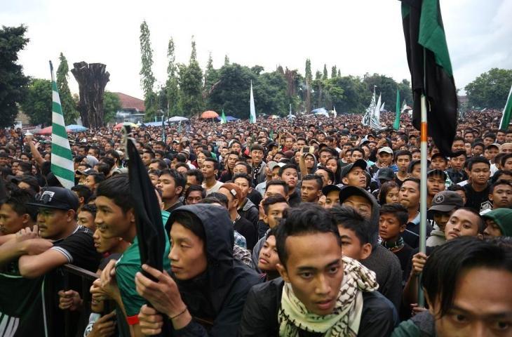 Lautan suporter PSS Sleman membanjiri lapangan Pemda Sleman pada Kamis (6/12/2018) [Andiarsa Nata/chatwithamelia.xyz]