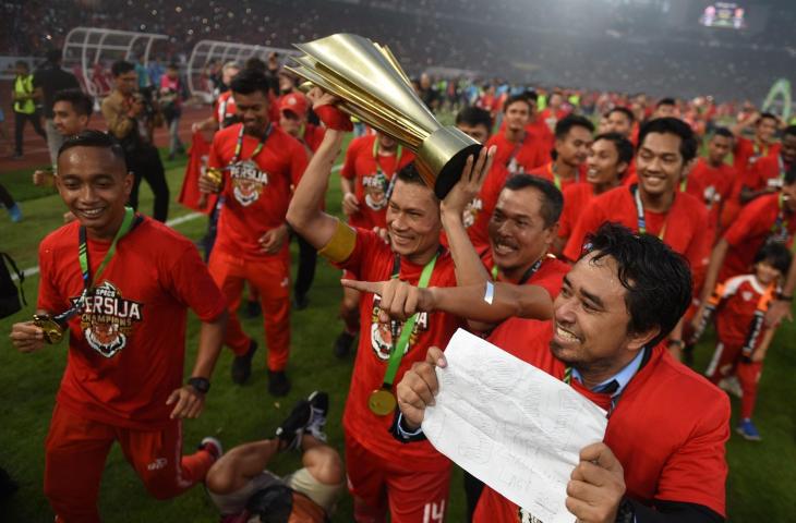 Pemain Persija Jakarta berselebrasi usai keluar sebagai juara Liga 1 di Stadion Utama Gelora Bung Karno, Jakarta, Minggu (9/12/2018). Persija juara setelah menang pada laga terakhir atas Mitra Kukar dengan skor 2-1. (ANTARA FOTO/Akbar Nugroho Gumay)