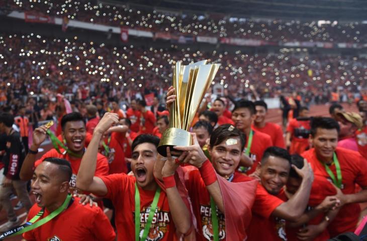 Pemain Persija Jakarta berselebrasi usai keluar sebagai juara Liga 1 di Stadion Utama Gelora Bung Karno, Jakarta, Minggu (9/12/2018). Persija juara setelah menang pada laga terakhir atas Mitra Kukar dengan skor 2-1. (ANTARA FOTO/Akbar Nugroho Gumay)