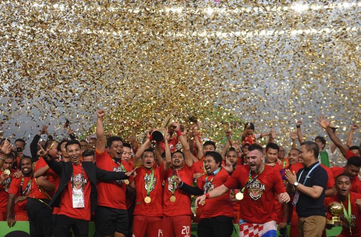 Pemain Persija Jakarta berselebrasi usai keluar sebagai juara Liga 1 di Stadion Utama Gelora Bung Karno, Jakarta, Minggu (9/12/2018). Persija juara setelah menang pada laga terakhir atas Mitra Kukar dengan skor 2-1. (ANTARA FOTO/Akbar Nugroho Gumay)