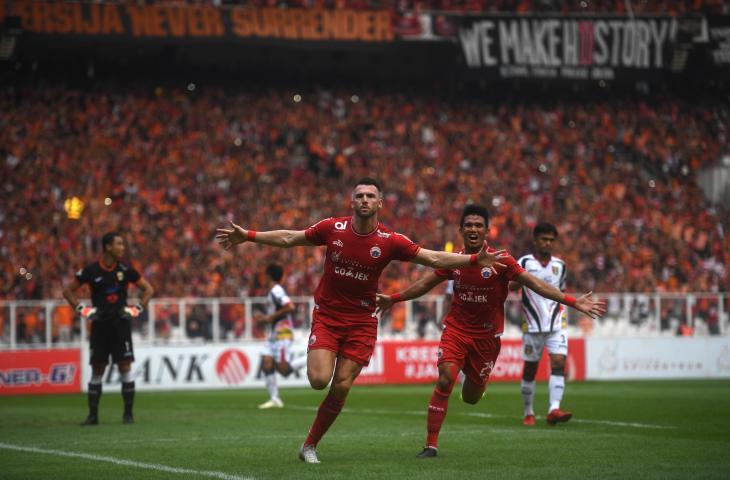 Striker Persija Jakarta Marko Simic berselebrasi usai mencetak gol ke gawang Mitra Kukar dalam laga terakhir Liga 1 di Stadion Utama Gelora Bung Karno, Jakarta, Minggu (9/12/2018). (ANTARA FOTO/Akbar Nugroho Gumay)