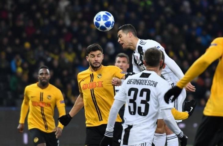 Cristiano Ronaldo saat melakukan heading ke gawang Young Boys pada 12 Desember 2018 (Fabrice Coffrini/AFP)