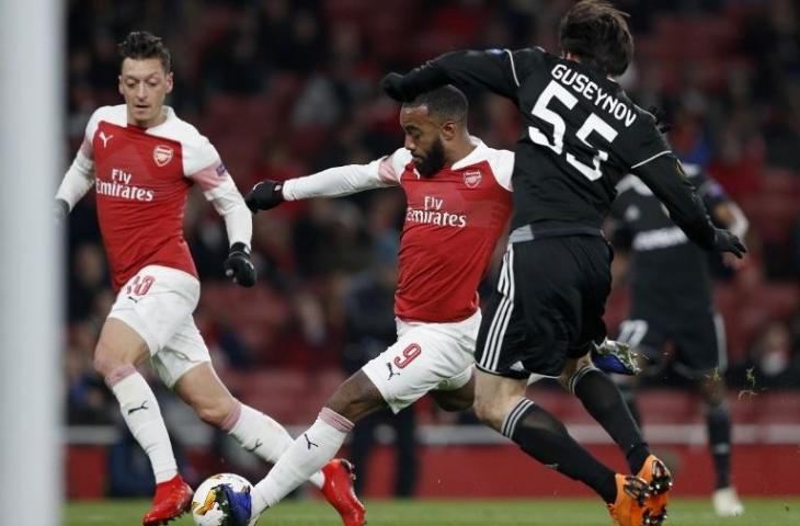 Striker Alexandre Lacazette mencetak gol pembuka bagi kemenangan Arsenal saat menghadapi FK Qarabag di partai pamungkas Grup E Liga Europa di Emirates Stadium, Jumat (14/12/2018) dini hari tadi. [ Adrian DENNIS / AFP]