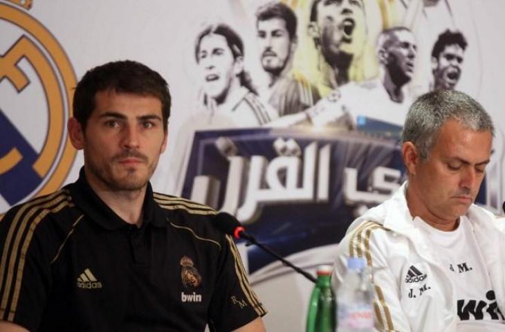 Iker Casillas dan Jose Mourinho saat menghadiri konferensi pers pada 15 Mei 2012 (Yasser Al-Zayyat/AFP)