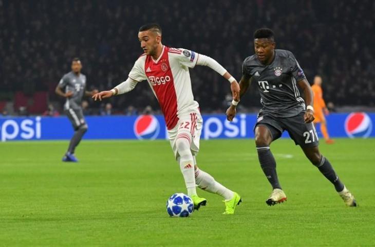 Gelandang Ajax Amsterdam, Hakim Ziyech saat melawan Bayern Munchen di Liga Champions pada 12 Desember 2018. (Emmanuel Dunand/AFP)
