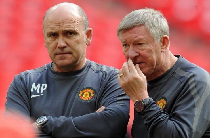 Kebersamaan Mike Phelan dan Sir Alex Ferguson saat masih di Manchester United pada 27 Mei 2011 (Franck Fife/AFP)