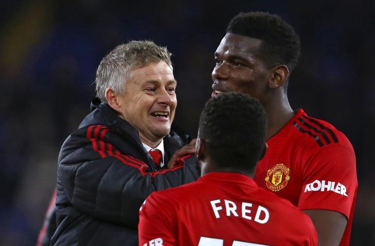 Pelatih Interim Manchester United, Ole Gunnar Solskjaer merayakan kemenangan MU bersama Paul Pogba di Stadion Cardiff City, Cardiff (22/12/2018)