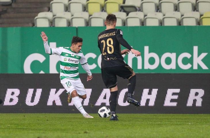 Pemain Lechia Gdansk asal Indonesia, Egy Maulana Vikri saat menjalani debut di Liga Ekstraklasa Polandia pada pertandingan Lechia Gdansk vs Gornik Zabrze di Stadion Energa, Gdansk, Polandia, Minggu (23/12/2018) dinihari WIB. 