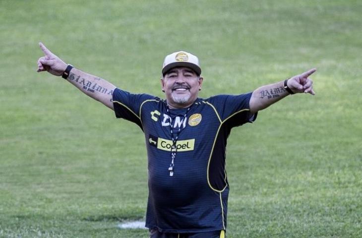 Diego Maradona saat berada di sesi latihan bersama  Dorados pada 4 Januari 2019 (Pedro Pardo/AFP)