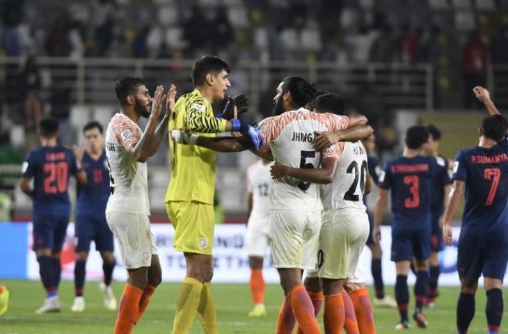 Thailand menelan kekalahan 1-4 atas India di laga perdana Piala Asia 2019. (Khaled Desouki/AFP).