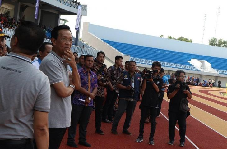 Gubernur DIY, Sultan Hamengkubuwana X saat menyaksikan pembukaan Kejuarraan Atletik BPD Championship di Stadion Mandala Krida pada 10 Januari 2019 (Andiarsa Nata/chatwithamelia.xyz)