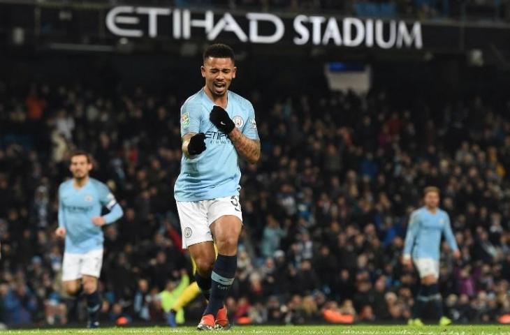 Selebrasi penyerang Gabriel Jesus setelah mencetak hat-trick di partai leg pertama semifinal Piala Liga Inggris, Kamis (10/1/2019) dini hari tadi. Dalam laga itu Manchester City menggulung lawannya Burton Albion dengan skor 9-0. [Paul ELLIS / AFP]