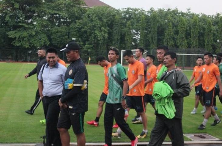 Suasana latihan perdana PSS Sleman di lapangan UNY, Senin (15/1/2019). (chatwithamelia.xyz/Irwan Febri).