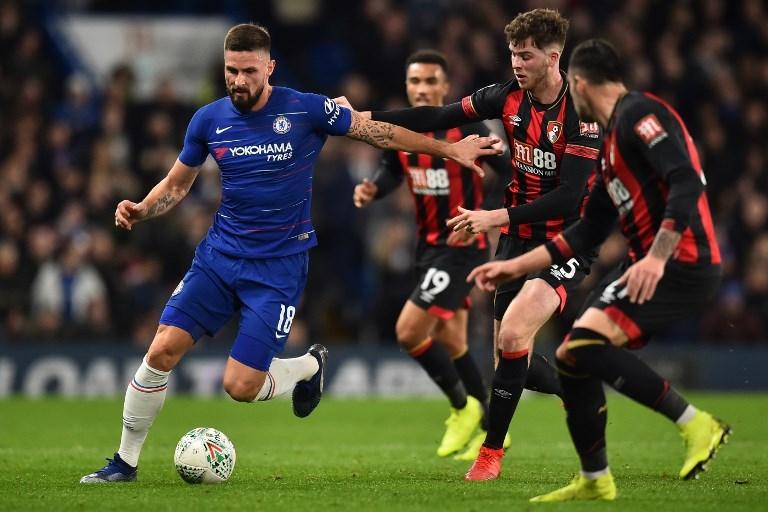 Olivier Giroud saat berhadapan dengan Bournemouth di Piala Liga Inggris pada 19 Desember 2018 (Glyn Kirk/AFP)