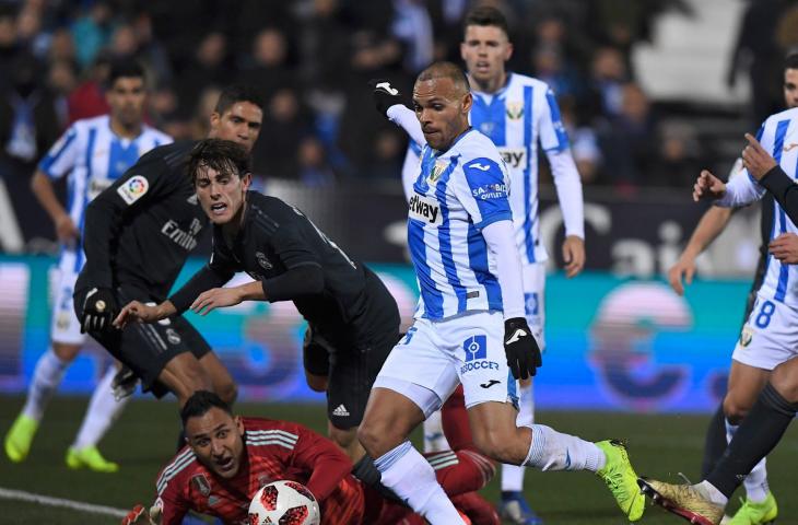 Pemain Leganes, Martin Braithwaite mencetak gol ke gawang Real Madrid pada leg kedua babak 16 besar Copa del Rey, Kamis (17/1/2019) dini hari. (Twitter/@CDLeganes)