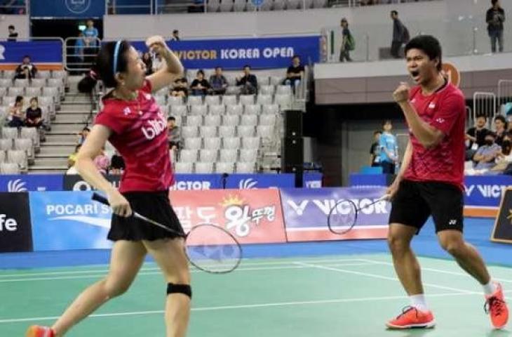 Ekspresi ganda campuran Indonesia, Praveen Jordan/Debby Susanto, usai memastikan jadi juara di Korea Open Super Series 2017, Minggu (17/9). [Humas PBSI]