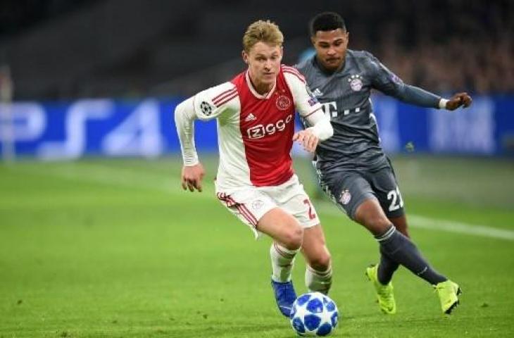 Aksi Frenkie de Jong bersama Ajax Amsterdam. (JOHN THYS / AFP)