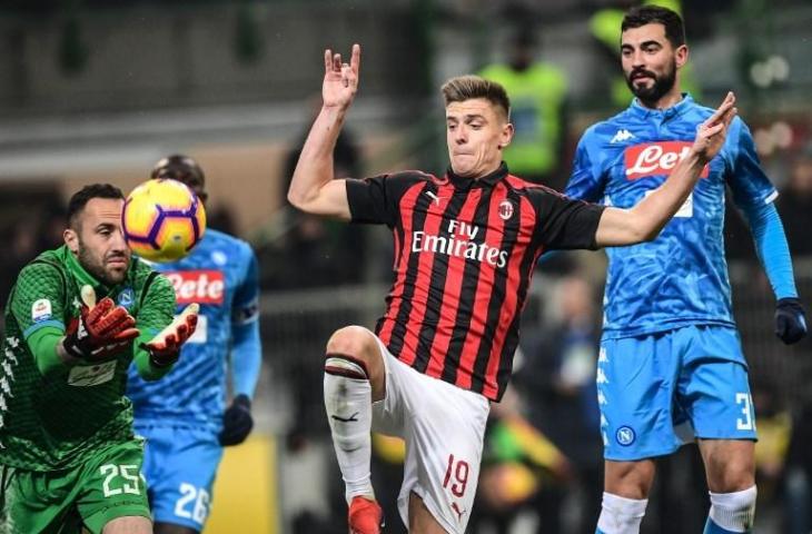 Krzysztof Piatek saat berhadapan melawan Napoli pada 26 Januari 2019 (Miguel Medina/AFP)