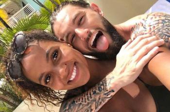 'Sihir' Natalie Brown, Model Seksi nan Eksotis Kekasih Henri Lansbury