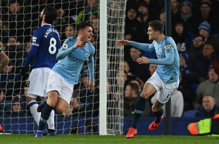 Pemain belakang Manchester City, Aymeric Laporte membuka keunggulan saat menghadapi Everton di lanjutan pekan ke-27 Liga Primer Inggris, di Goodison Park, Kamis 97/2/2019). Dalam laga tersebut Manchester City menang 2-0 atas Everton. Hasil itu membuat Manchester City berada di puncak klasemen sementara Liga Primer Inggris. [PAUL ELLIS / AFP]