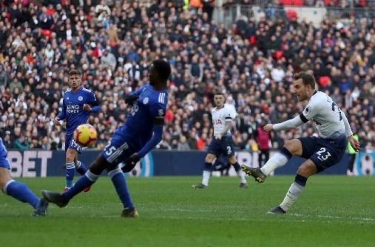 Christian Eriksen sukses menggandakan keunggulan Tottenham Hotspur atas Leicester City menjadi 2-0 di Wembley Stadium, Minggu (10/2/2019) malam WIB. (DANIEL LEAL-OLIVAS / AFP)