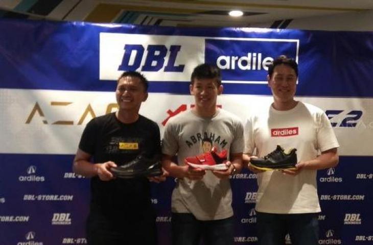 DBL Indonesia dan Ardiles meluncurkan sepatu signature khusus untuk pemain Timnas basket putra Indonesia, Abraham Damar Grahita di FX Sudirman, Jakarta, Rabu (13/2/2019). [Suara.com/Arief Apriadi]