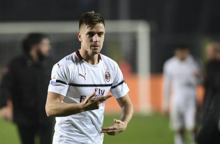 Ekspresi Krzysztof Piatek saat meninggalkan lapangan usai lawan Atalanta pada 16 Februari 2019 (Miguel Medina/AFP)