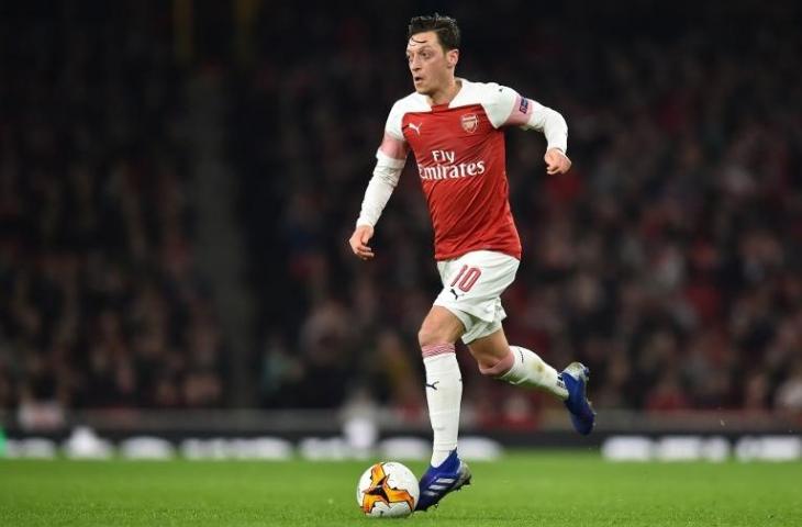 Gelandang Arsenal, Mesut Ozil saat laga melawan Bate di Liga Europa pada 21 Februari 2019 (Glyn Kirk/AFP)