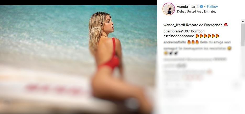 Pose Wanda Nara mengikuti Pamela Anderson di serial TV Baywatch (instagram.com/wanda_icardi)