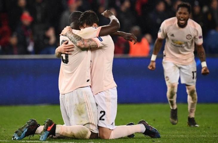 Ekspresi Romelu Lukaku, Lindelof dan Fred saat meluapkan kebahagiaan usai Manchester United menang dramatis dari Paris Saint Germain di leg kedua babak 16 besar Liga Champions, Kamis (7/3/2019). [FRANCK FIFE / AFP]