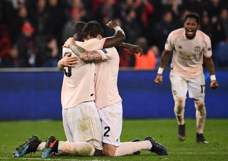 Ekspresi para pemain Manchester United meluapkan kebahagiaan usai menang dramatis dari Paris Saint Germain di leg kedua babak 16 besar Liga Champions, Kamis (7/3/2019). [FRANCK FIFE / AFP]