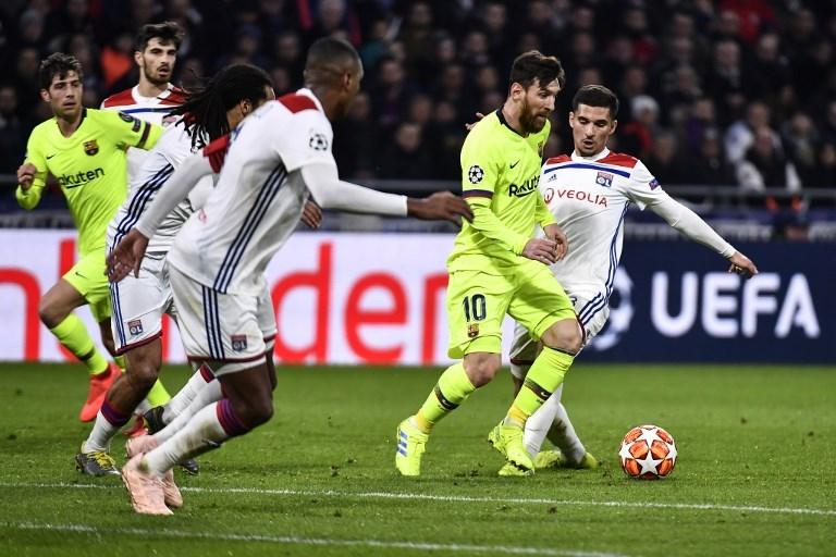 Lionel Messi saat menghadapi Lyon di leg pertama babak 16 besar Liga Champions pada 19 Februari 2019 (Jeff Pachoud/AFP)