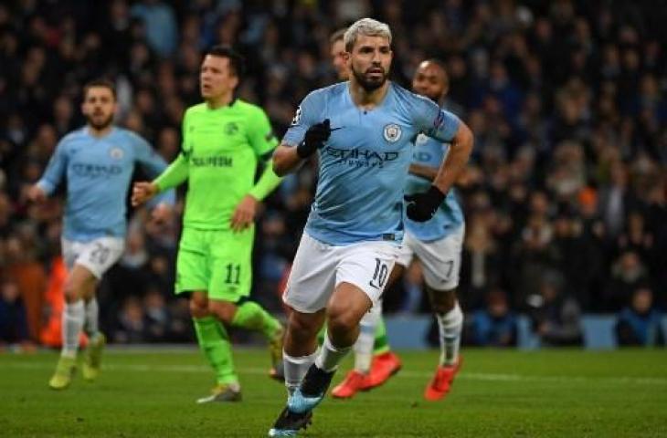 Striker Manchester City, Sergio Aguero memboyong dua gol dalam kemenangan timnya 7-0 atas Schalke 04 pada leg kedua babak 16 besar Liga Champions di Etihad Stadium, Rabu (13/3/2019) dini hari WIB. (PAUL ELLIS / AFP)