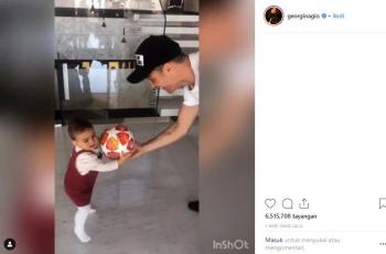 Dibawa Pulang, Bola Hattrick Liga Champions Ronaldo Jadi Mainan Sang Putri