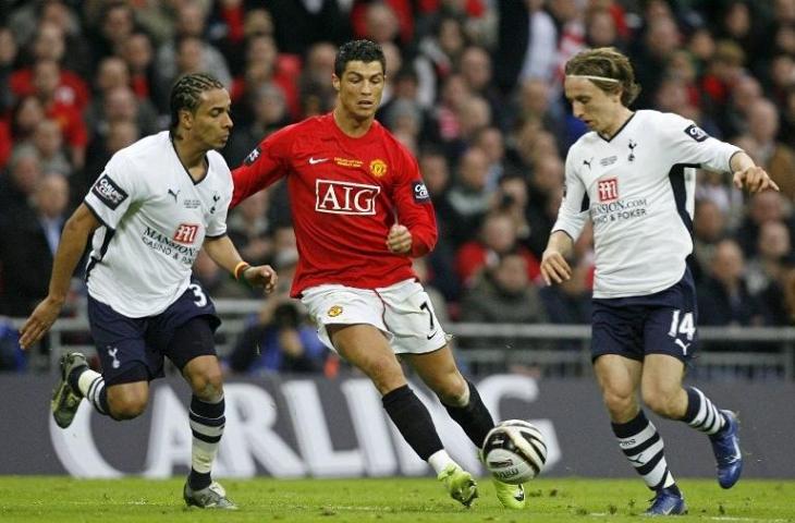 Cristiano Ronaldo saat masih berseragam Manchester United pada laga melawan Tottenham Hotspur pada 1 Maret 2009 (Glyn Kirk/AFP)