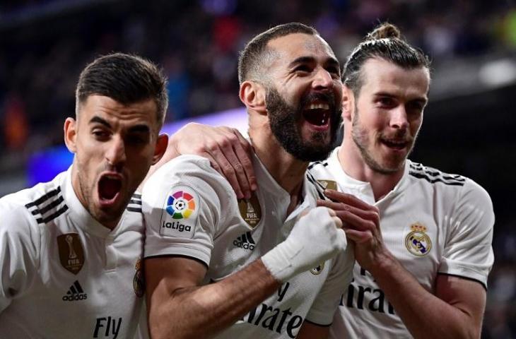 Ekspresi Karim Benzema usai mencetak gol ke gawang Huesca. Real Madrid menang tipis 3-2 atas lawannya. [JAVIER SORIANO / AFP]