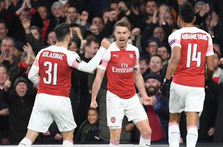 Selebrasi Aaron Ramsey usai mencetak gol ke gawang Napoli. (Twitter/@Arsenal).